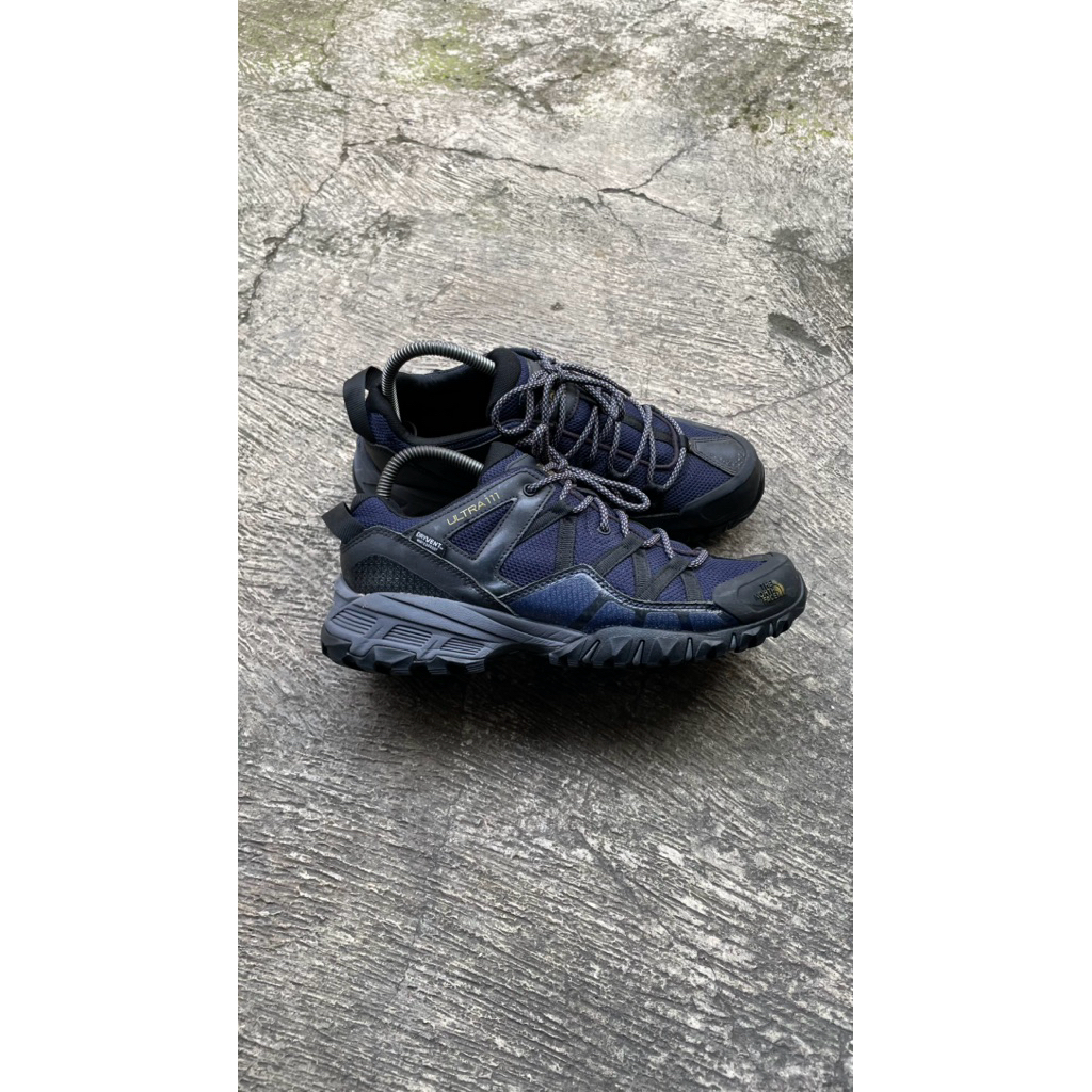 sepatu TNF bekas