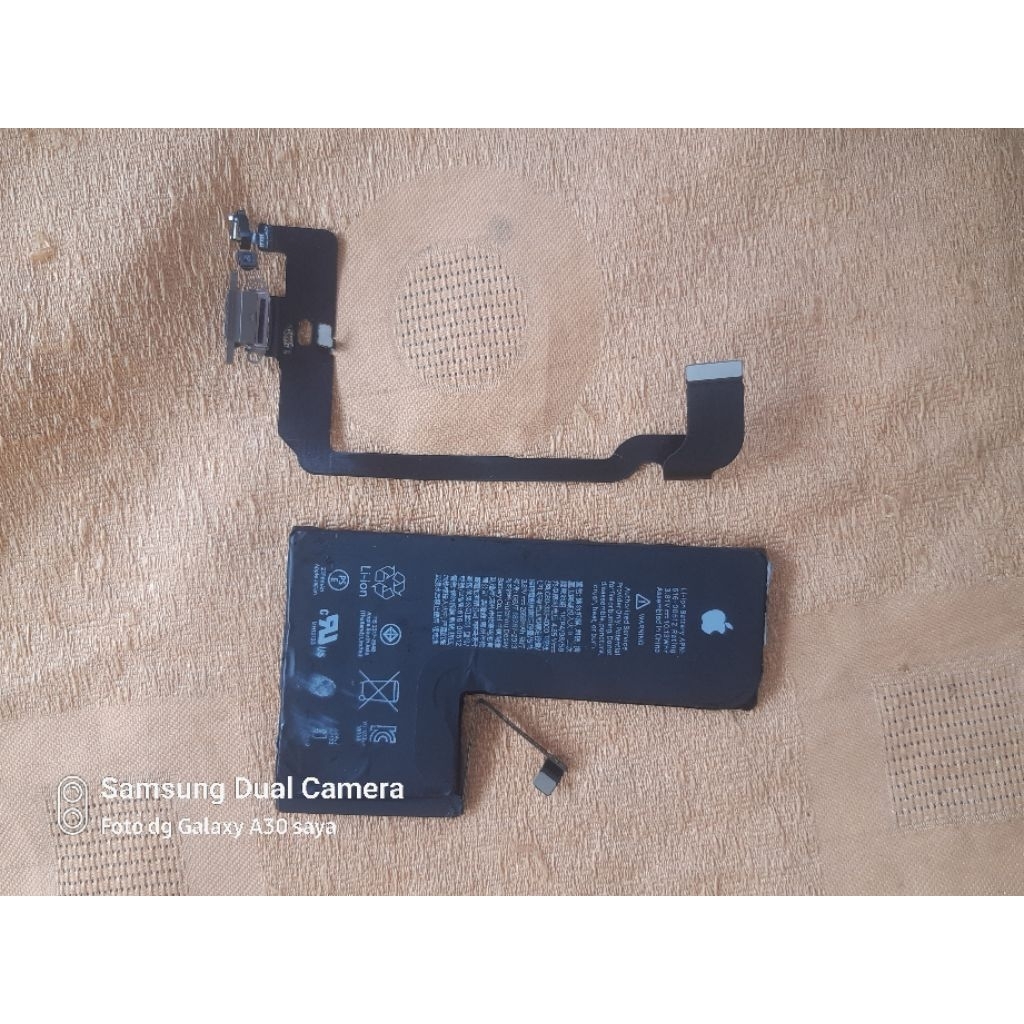batrei iphone XR setahu saya ori copotan kondisi fisik istimewa bonus fleksibel iphone, belum/dicoba