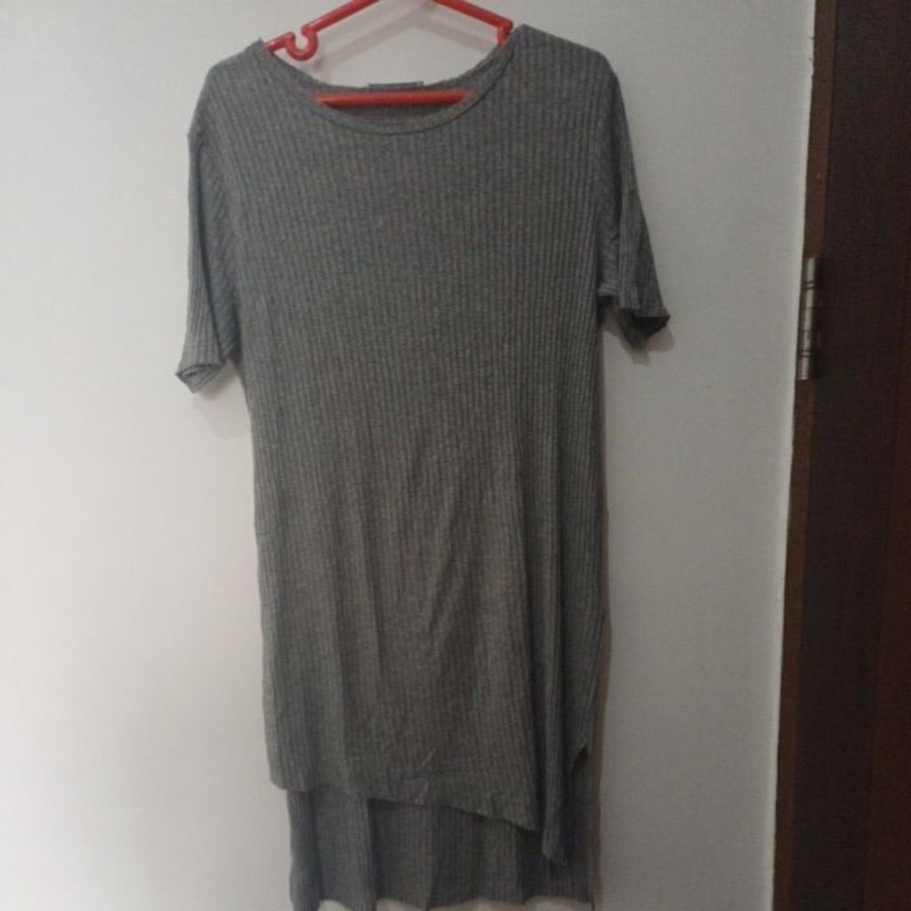 kaos wanita asimetris