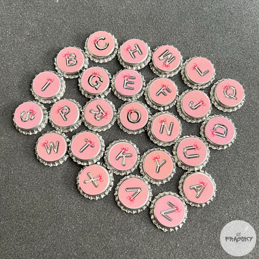 [HURUF] Bottle Crown Cap Soda Pin Button Bros Ukuran 30mm Gambar Abjad Huruf Alfabet Inisial Aesthet