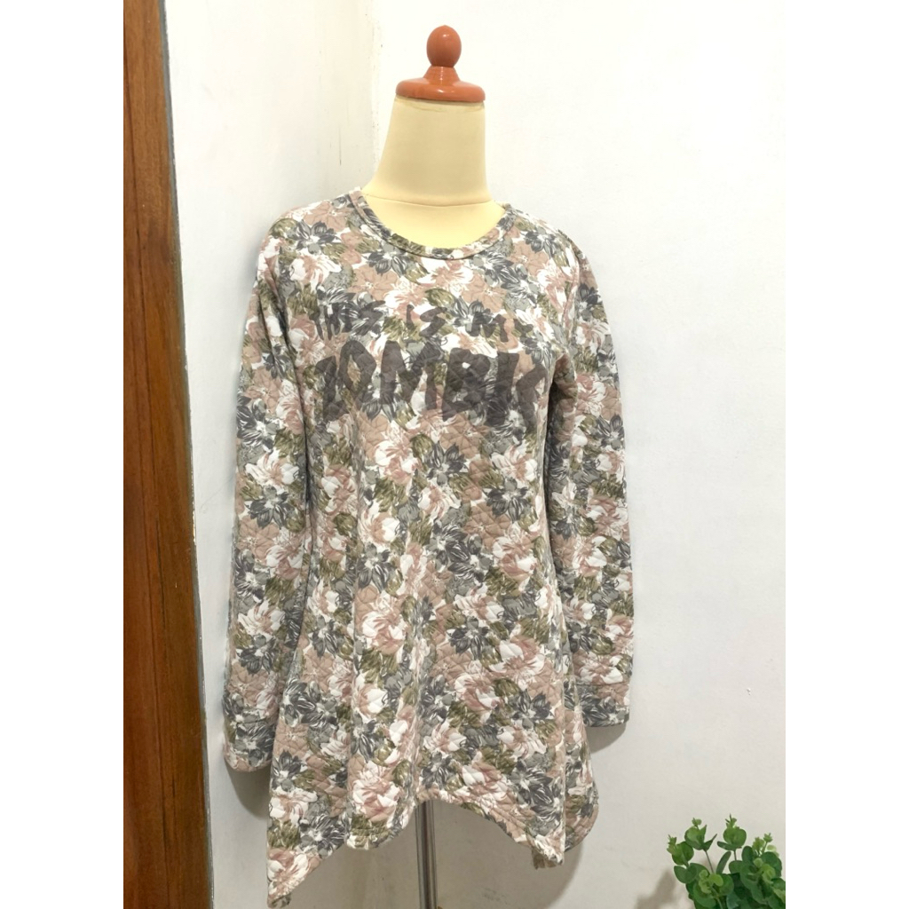 preloved kaos wanita / baju wanita / preloved sweatshirt / preloved baju wanita