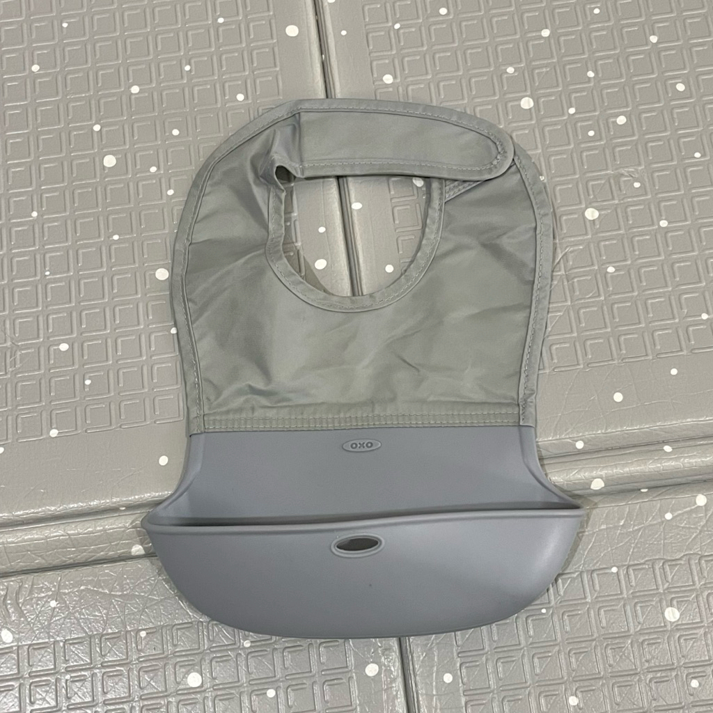 PRELOVED Oxo Tot Roll Up Bib | Celemek Makan Anak Bayi Baby Silikon Silicone Waterproof Alat BLW MPA