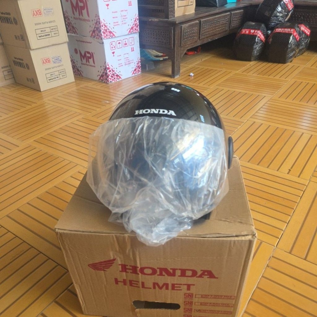 helm scoopy warna hitam