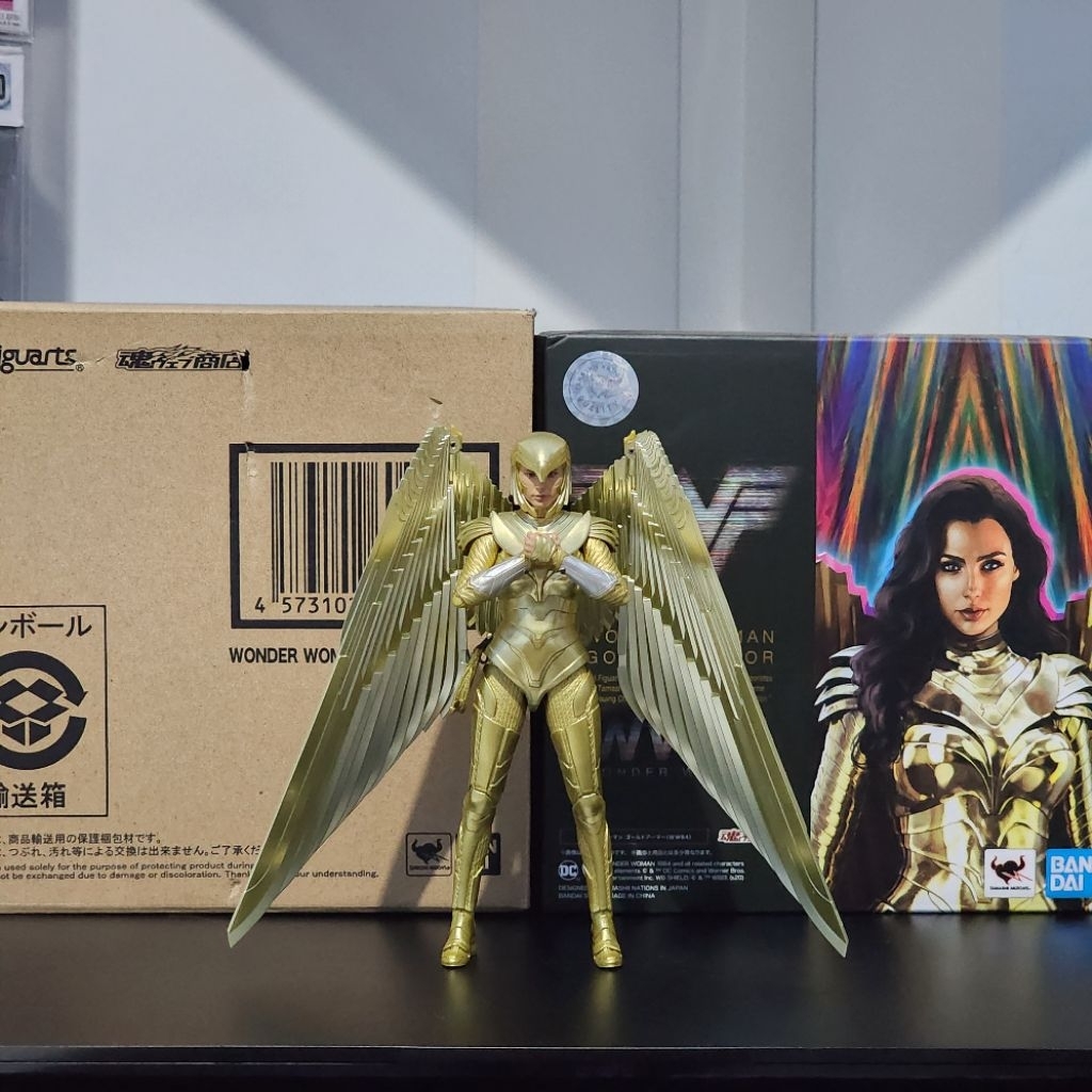 SHF Wonder Woman Golden Armour - BIB