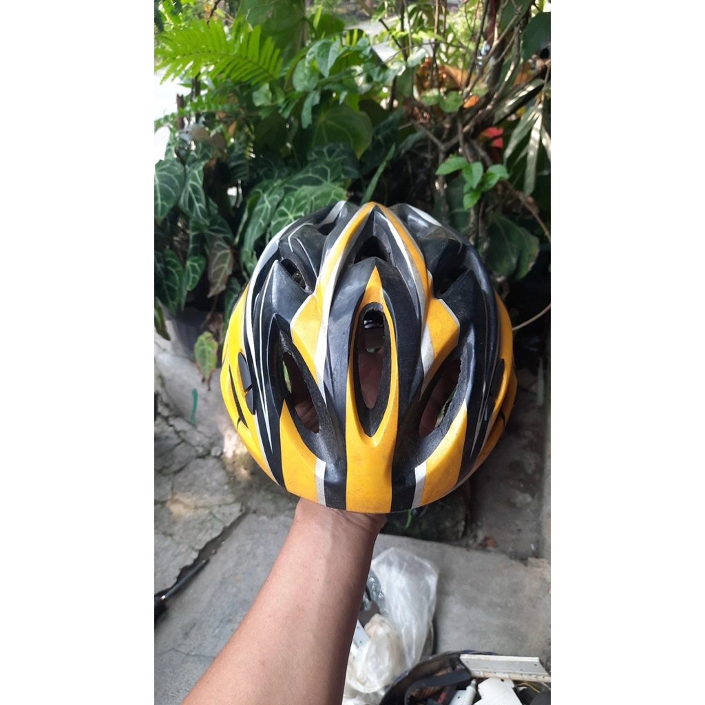 Helm Sepeda Gunung