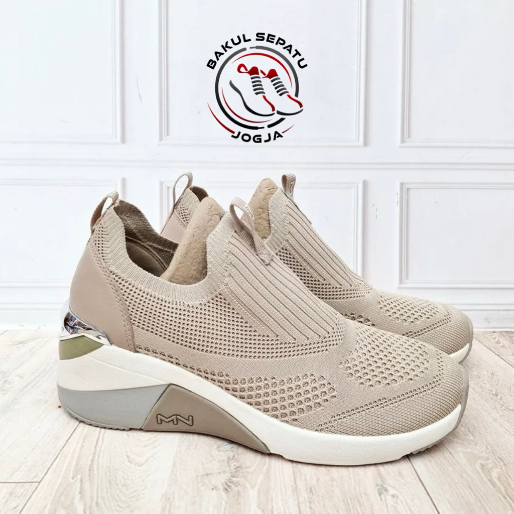 Sepatu Wanita SKECHERS Mark Nason (Size 37,5) Sneakers Casual Sport Sekolah Dewasa