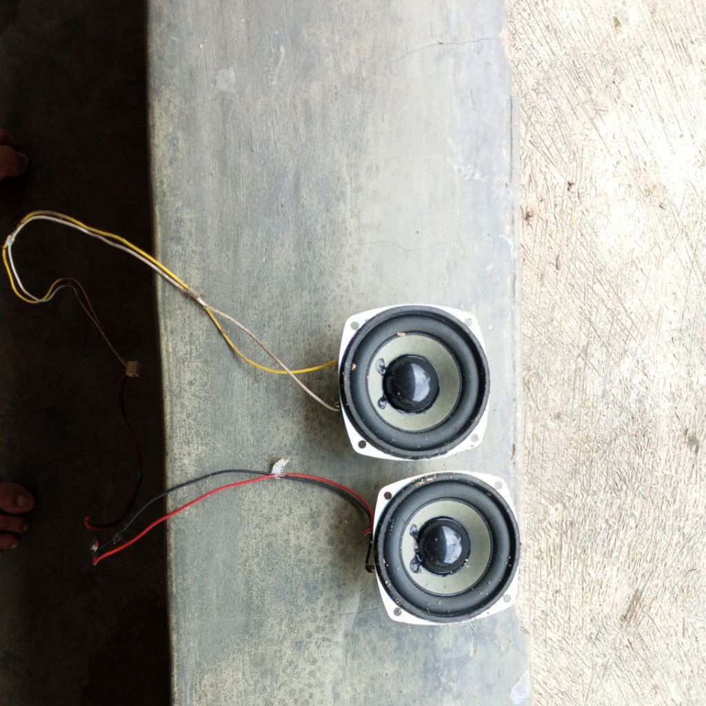 satu set speaker bekas tv Polytron