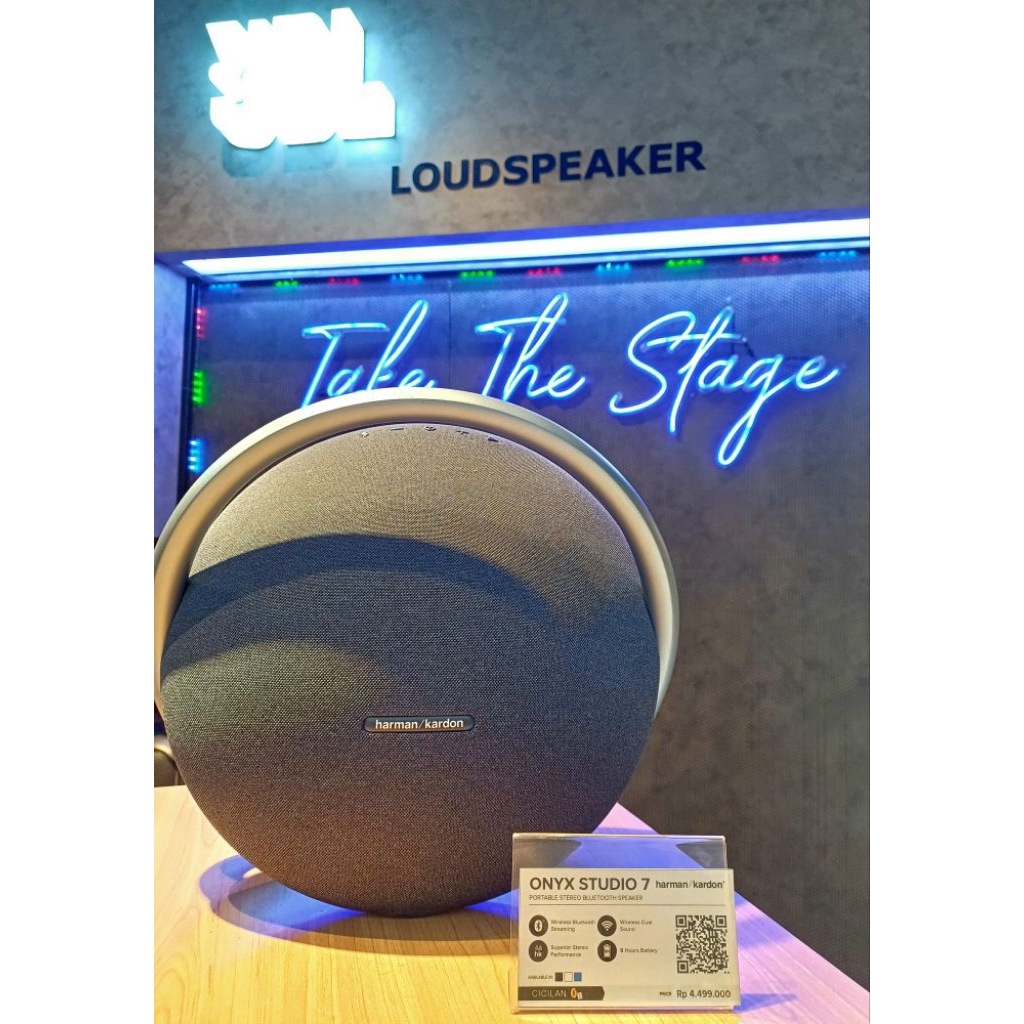 Harman Kardon Onyx Studio 7 speaker