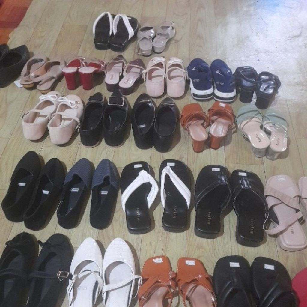 Sepatu sendal Harga Lelang