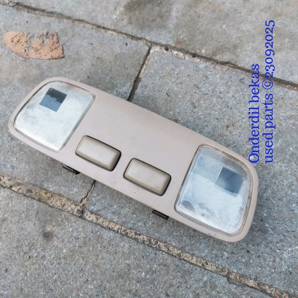 lampu baca Toyota Camry tahun 2001