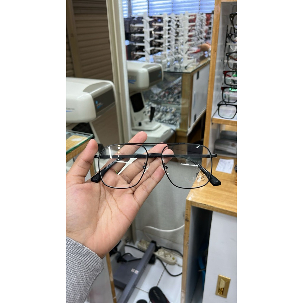 aviator black dengan lensa bluecromic