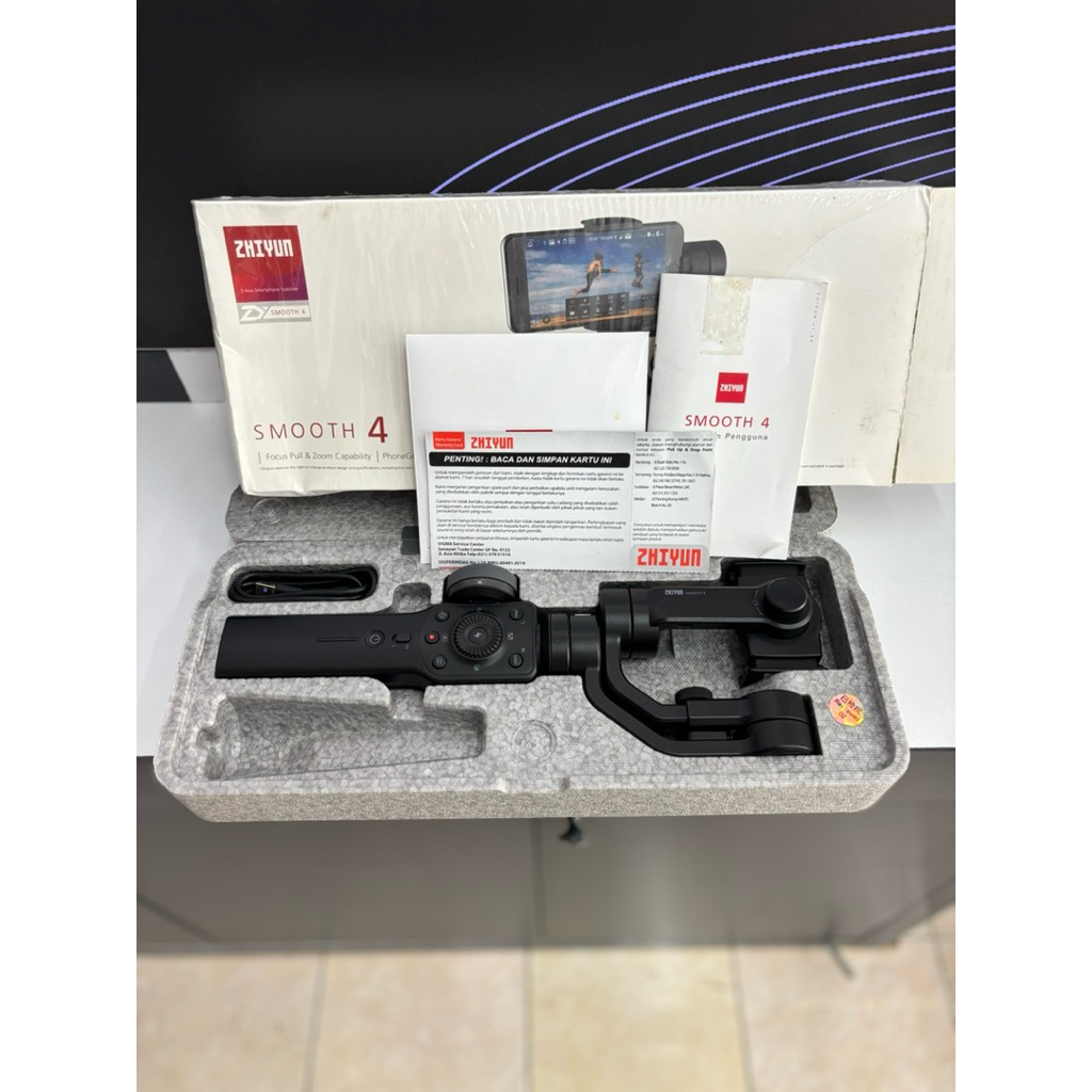 Zhiyun Smooth 4 For Smartphone - 3 Axis Gimbal Second 100% Original