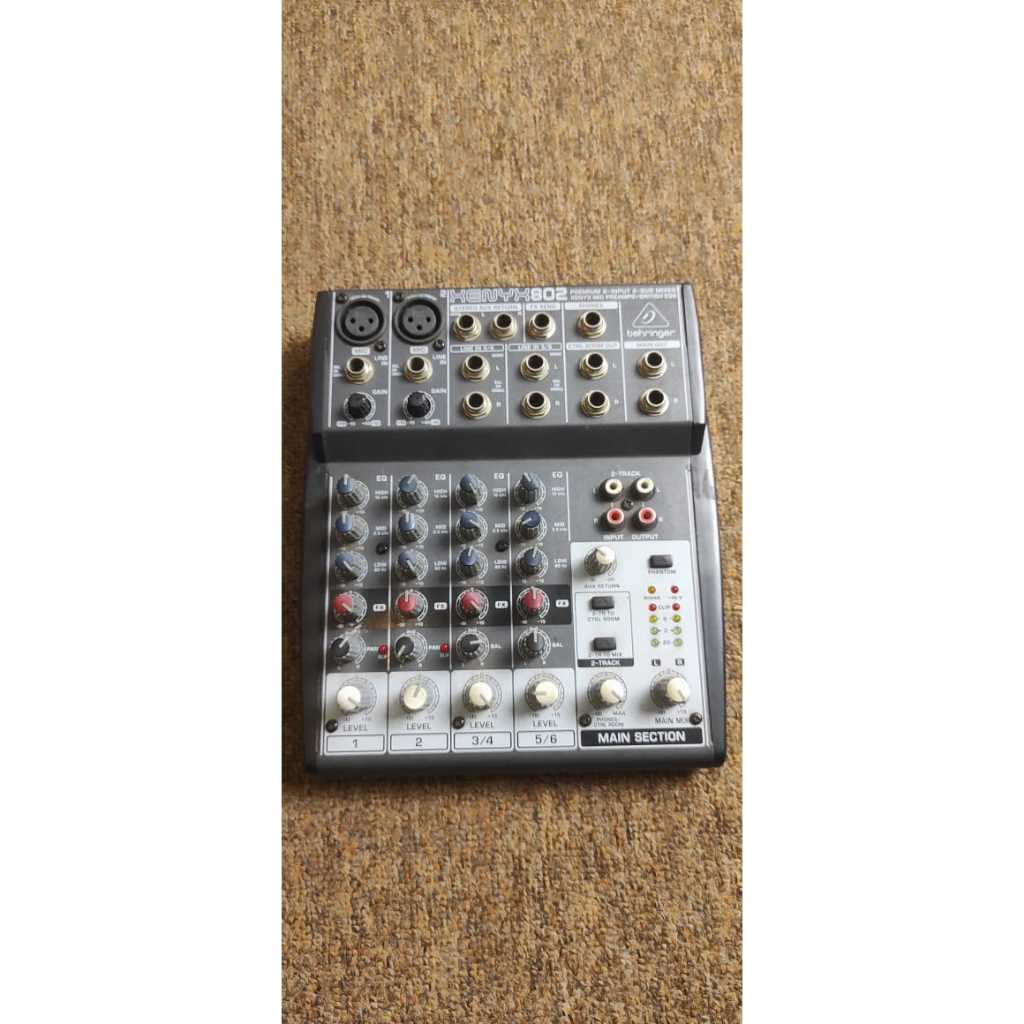 Mixer Behringer Xenyx 802