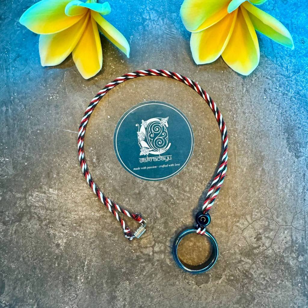 CAKRADAYUD Kalung Tridatu dengan Liontin Cincin Badar Besi (Batu Alam Hematite)