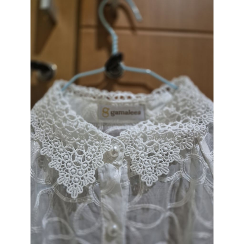 Gamalea Blouse White Flower