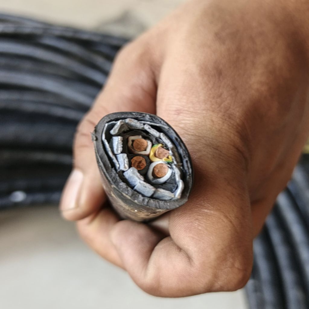 kabel NYFGBY 4x10mm kabelindo kabel tanam armor NYRGBY 4x10 mm warna Hitam