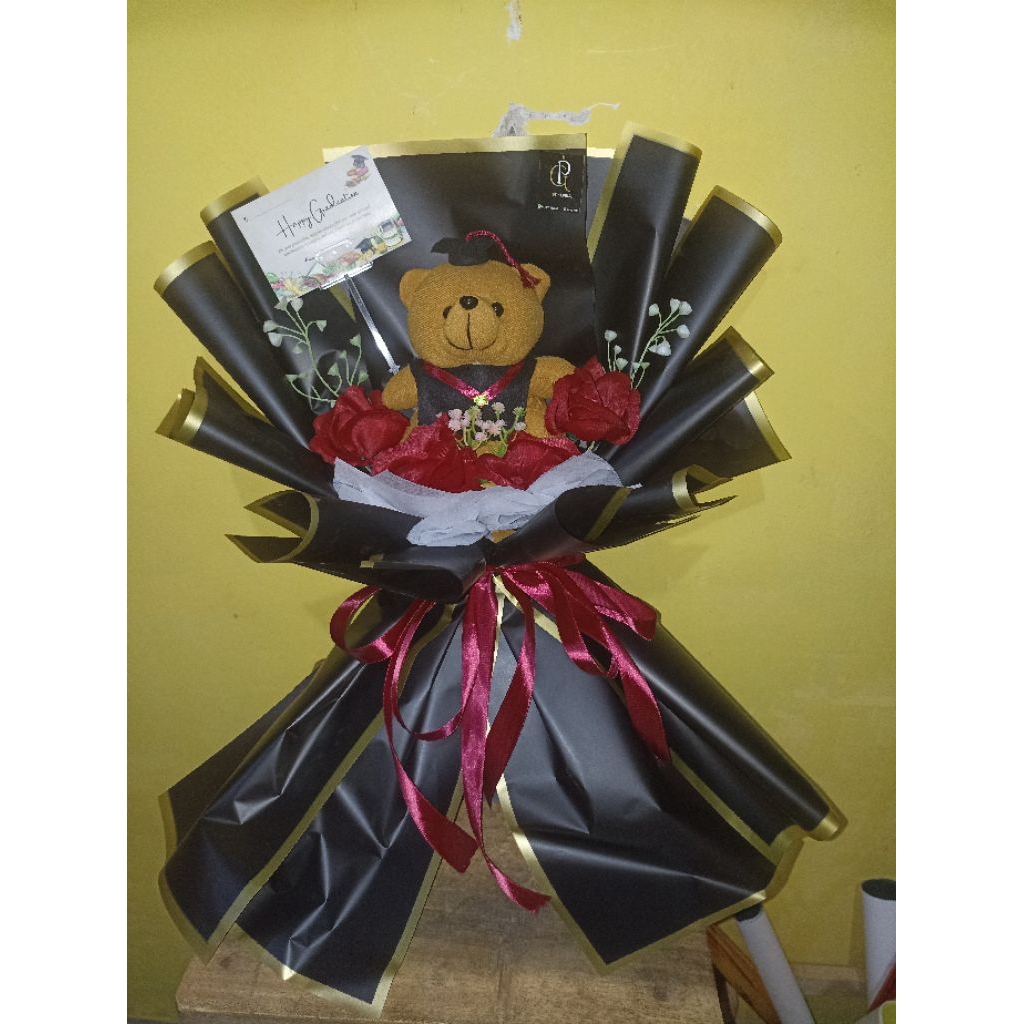 Bucket boneka + bunga - bucket wisuda cantik ukuran sedang