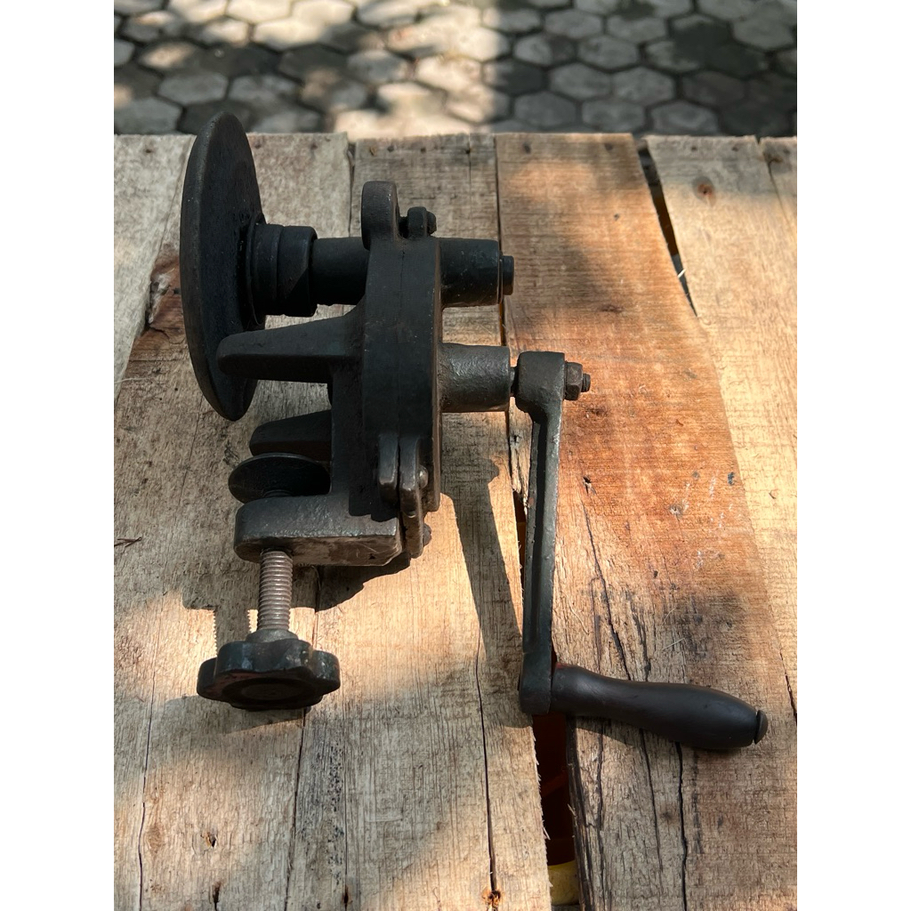 Pengasah Pisau / Gerinda Duduk Manual