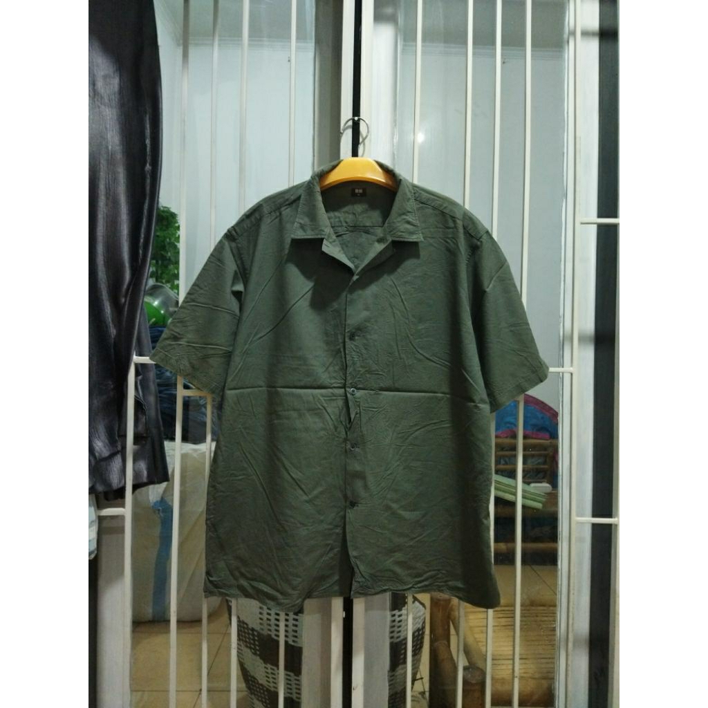 kemeja polos uniqlo lengan pendek pria XXL
