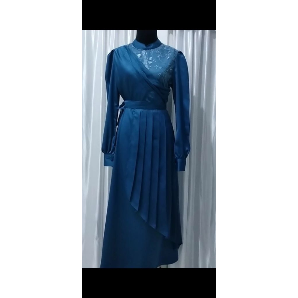 Gaun kondangan dress satin brokat drapperi