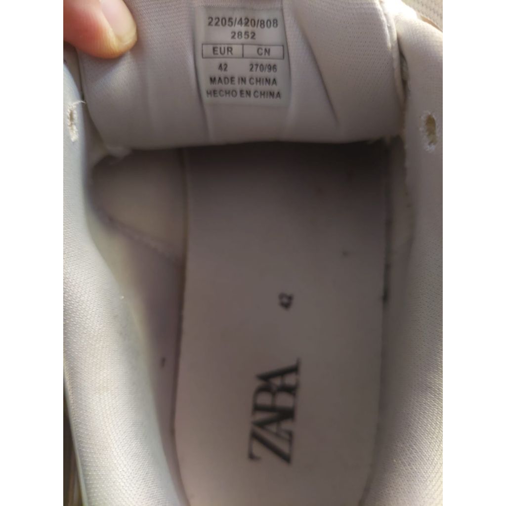 Sepatu Zara white sneakers pria