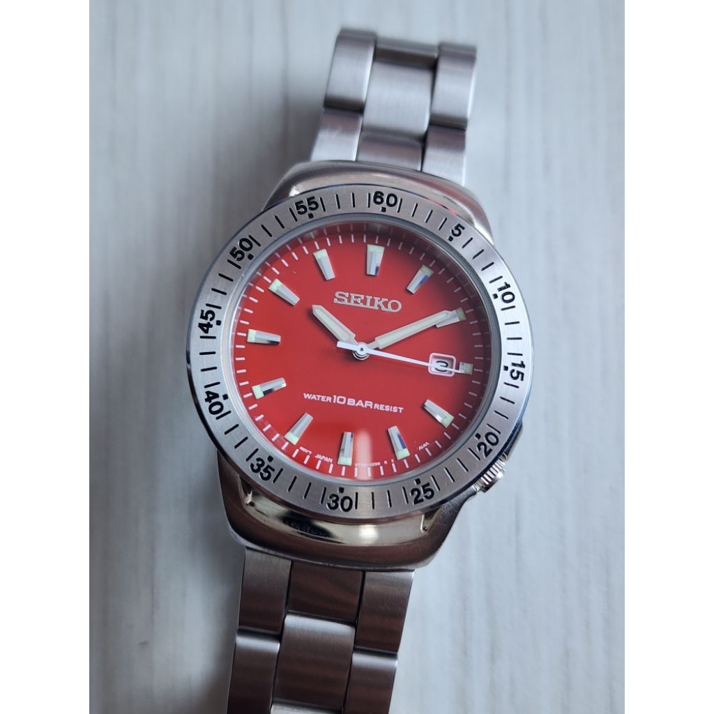 Seiko x Cabin Quartz Red Dial V732-0H80 RARE
