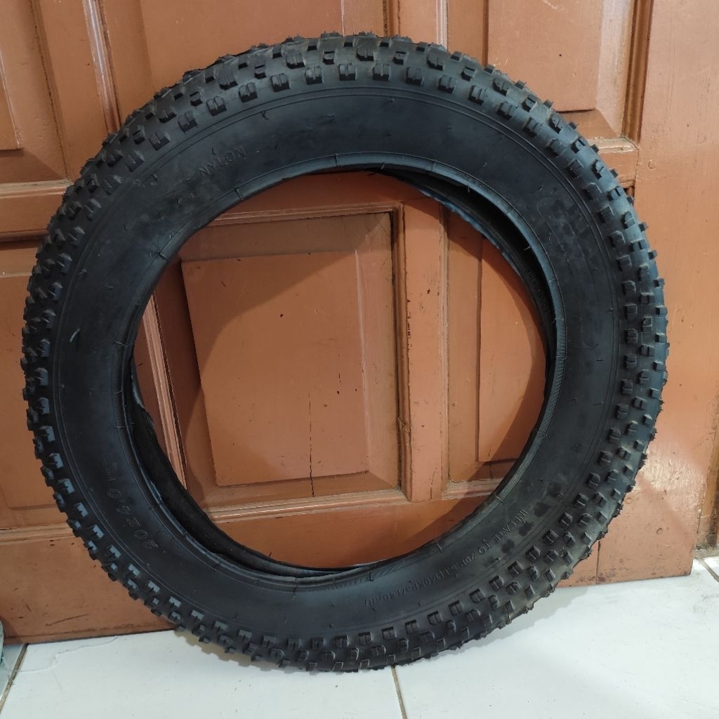 Ban luar fat bike 20 x 4.00