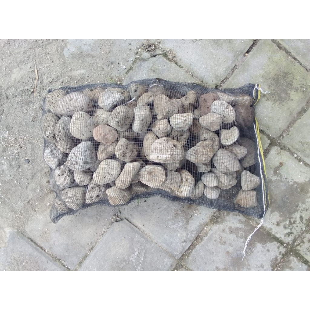 Batu-batuan media filter kolam