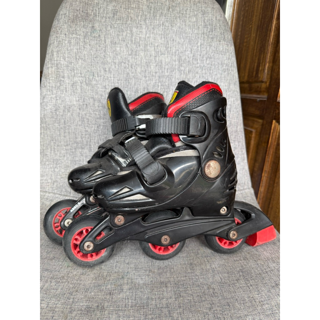 preloved inline skate sepatu roda ferrari size 29 - 32