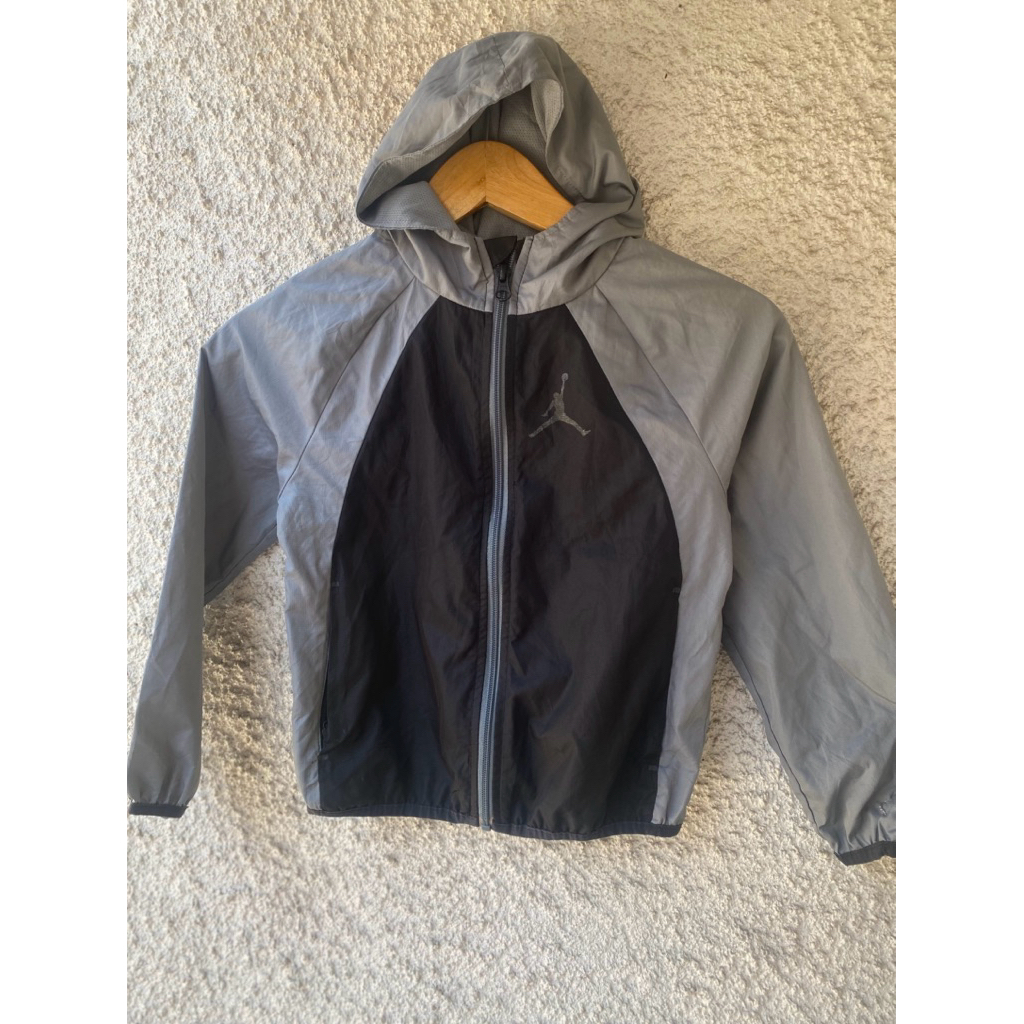 Jaket anak jordan