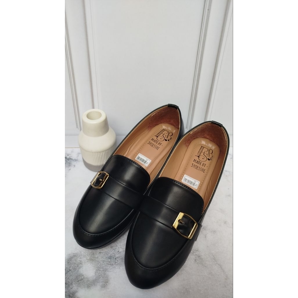 Sepatu wedges wanita size 37 warna hitam