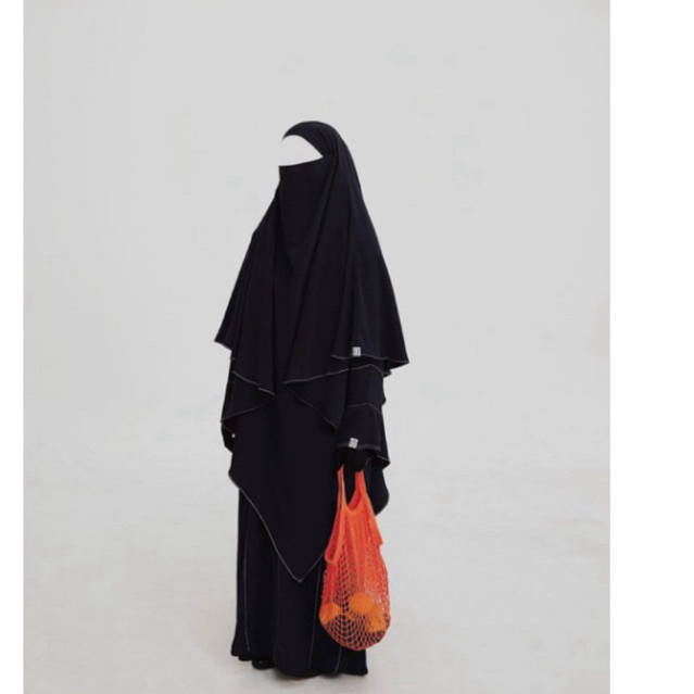 Elmadina Huda FK Stitch sz L black