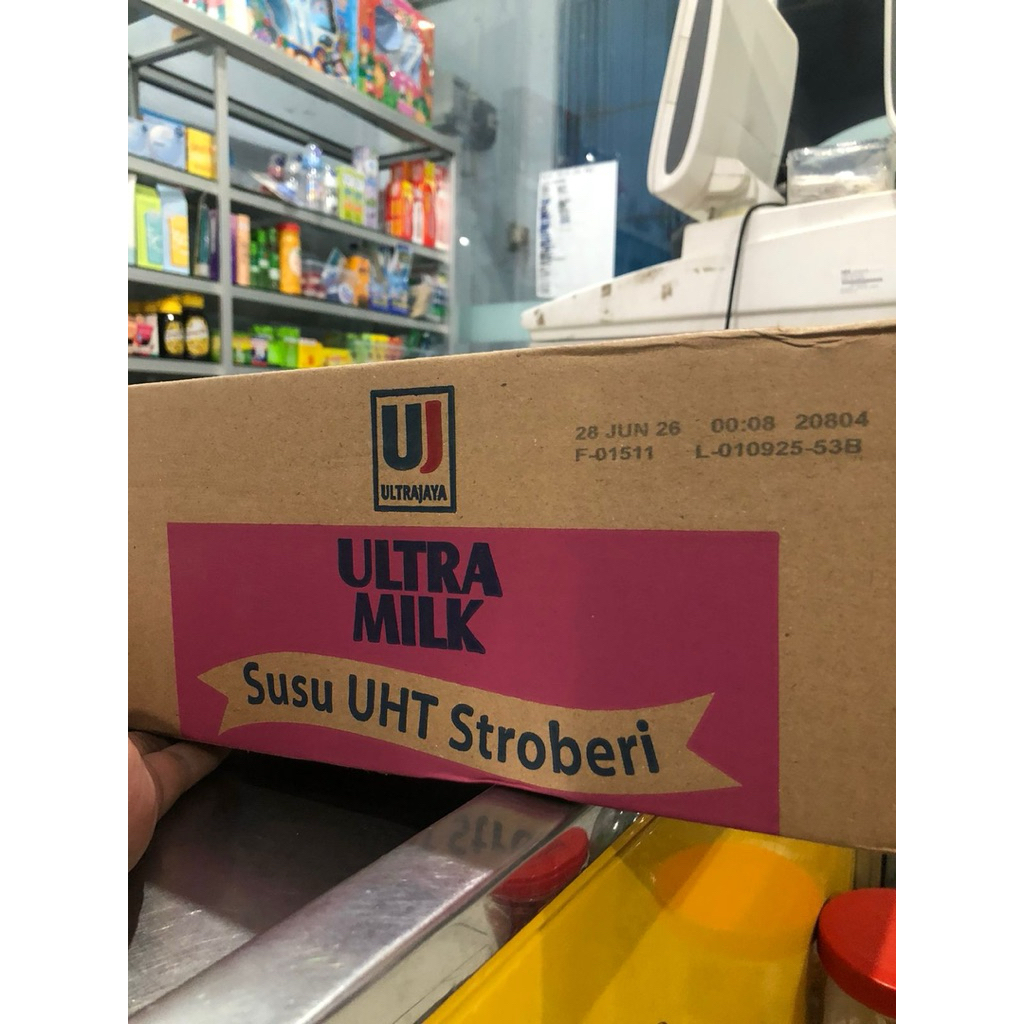 ultramilk strawberry 200ml 1 karton isi 24