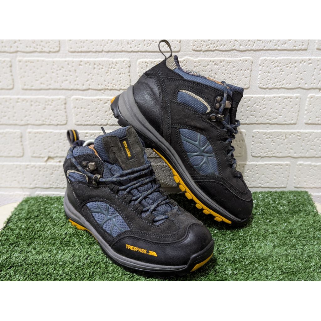 Sepatu Gunung Trspas Second