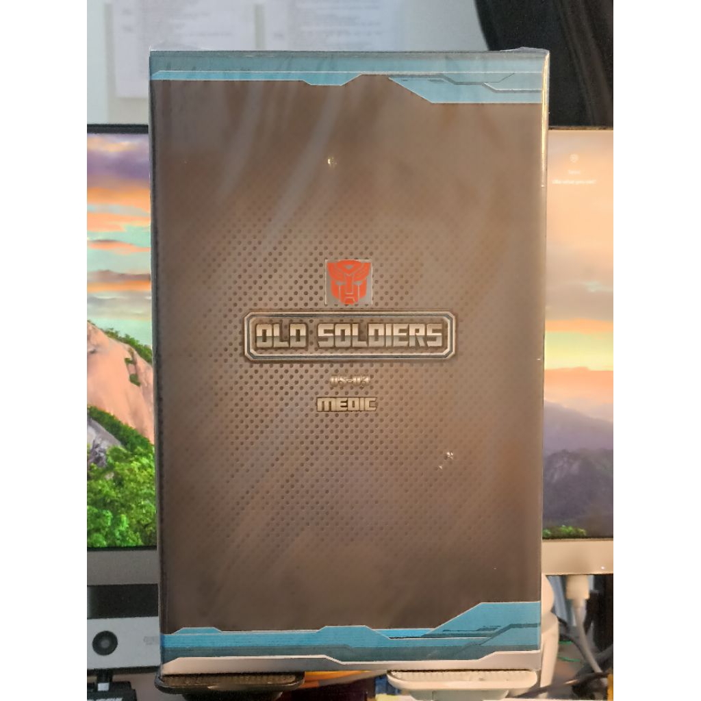 Ratchet Transformers G1 Style Aka Medic TFC Toys