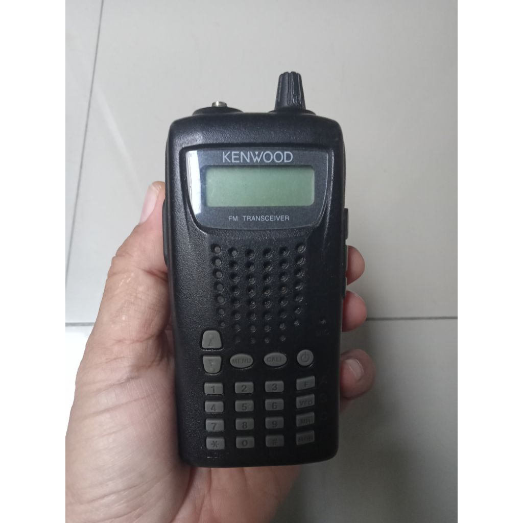 HT Kenwood bekas normal