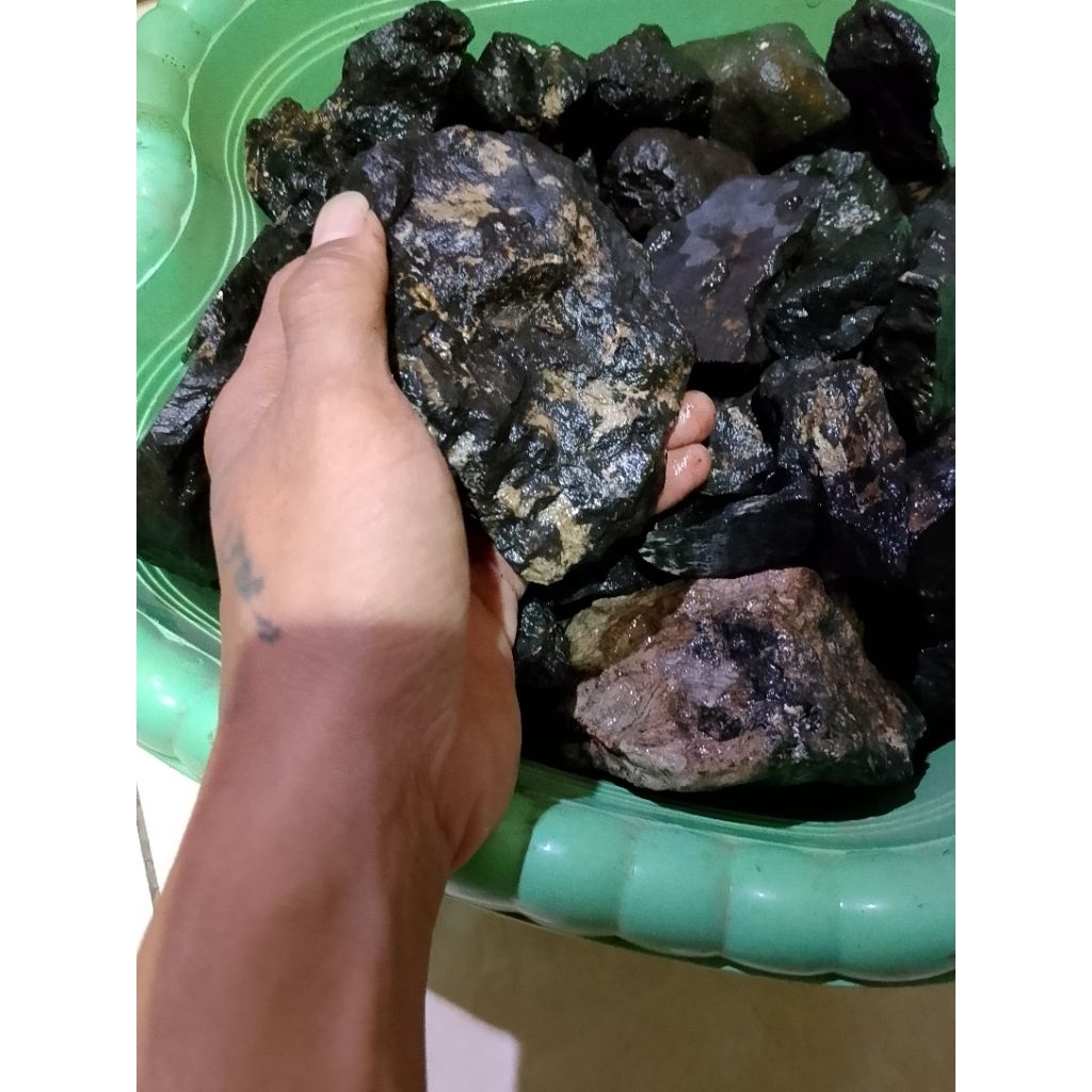 bahan batu bulu macan serat emas