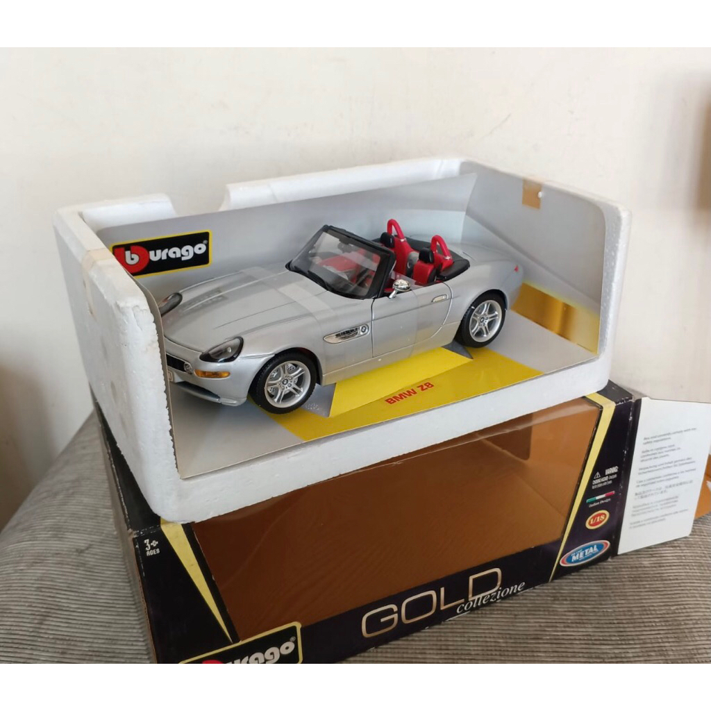 1:18 - BMW Z8 Cabriolet - Diecast Bburago