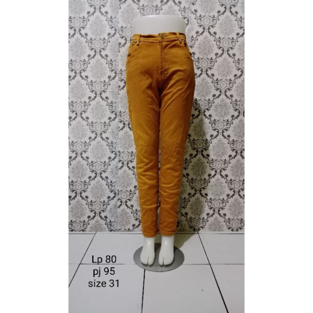 celana jeans preloved kuning mustard size 31 branded L414 Woman by Zara