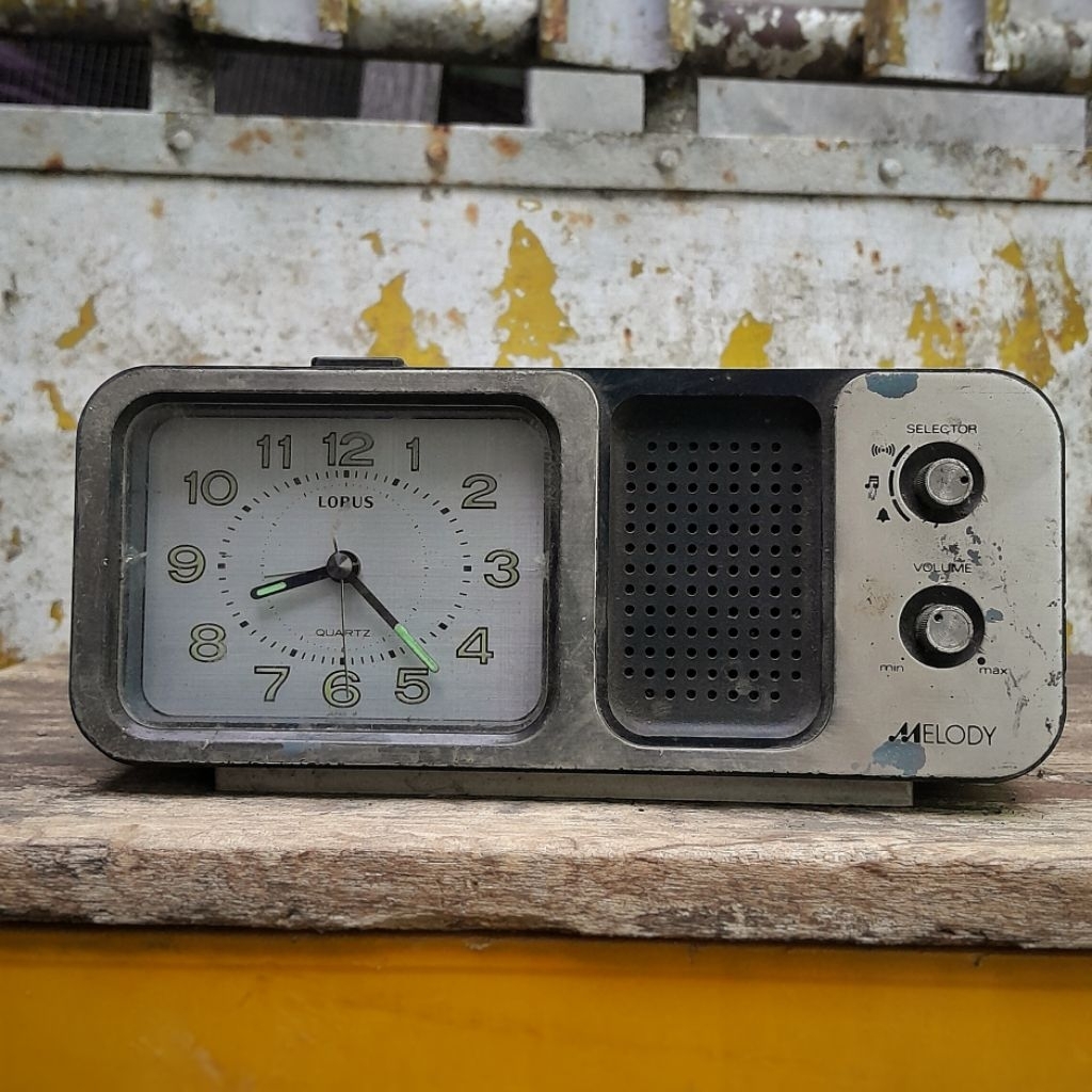 jam meja jadul merk LORUS OFF MATI RUSAK hanya untuk pajangan vintage kuno antik klasik 119