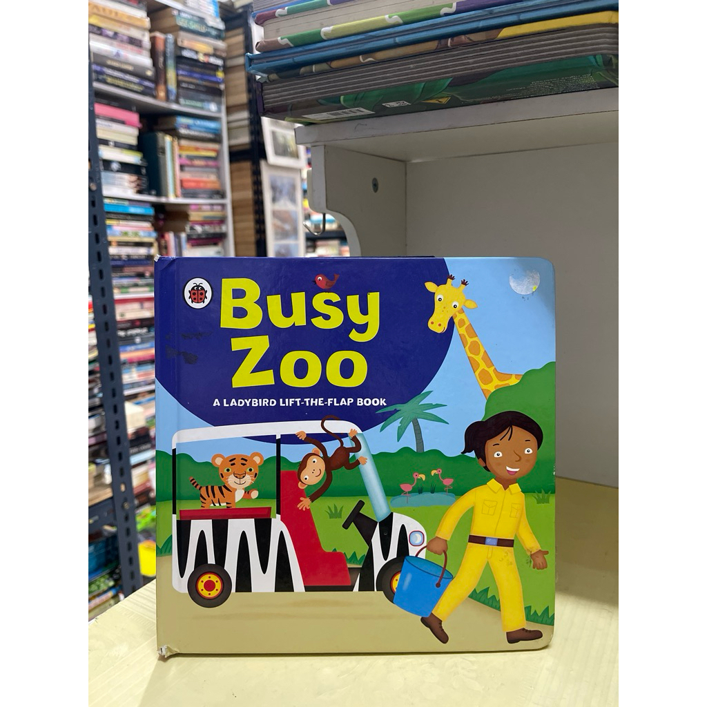 BUKU A LADYBIRD LIFT THE FLAP BOOK BUSY ZOO