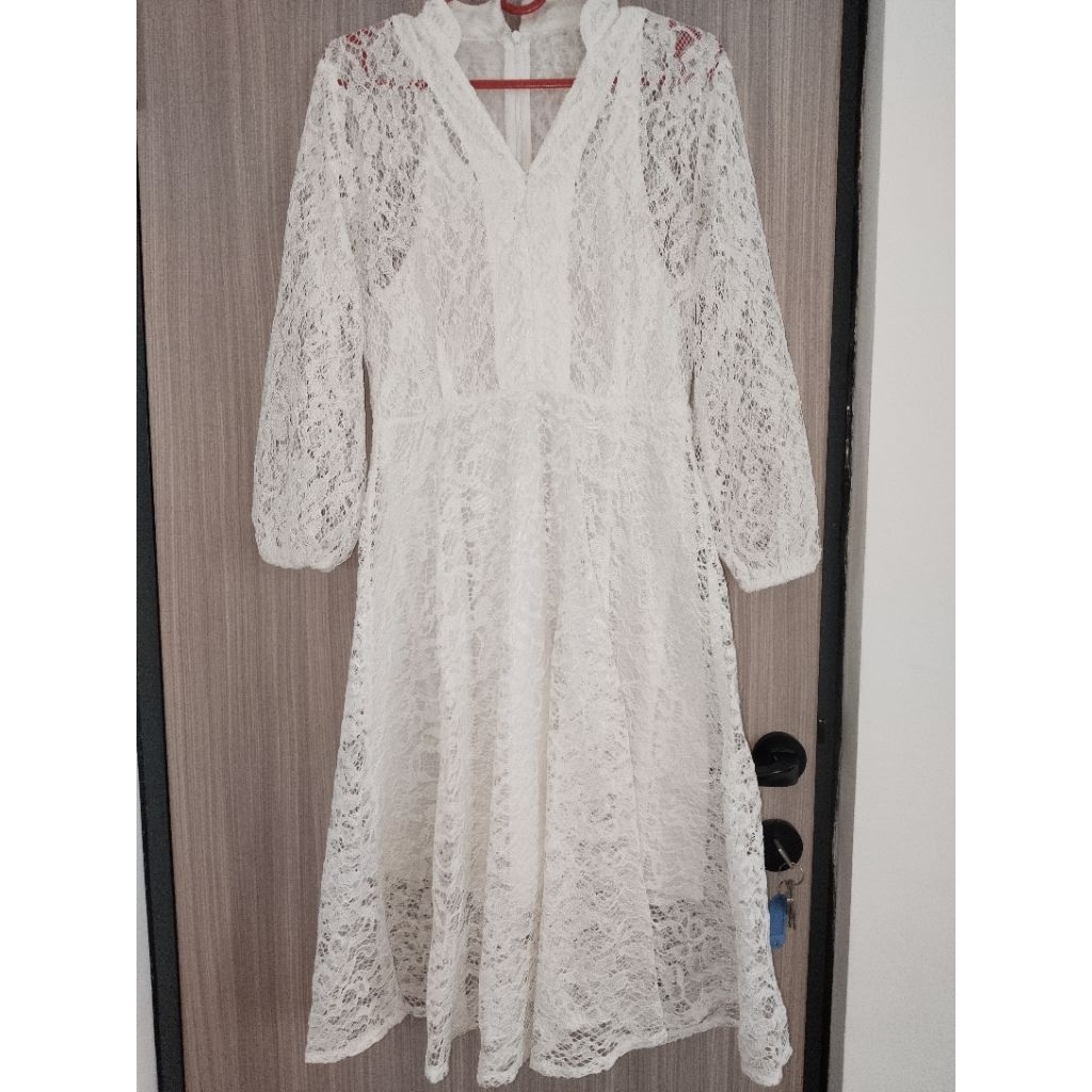 Dress brokat Nagita leher v