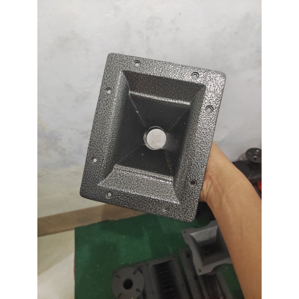 Horn Tweeter/corong Tweeter ukuran 15 x 19 ( Antikan ) bahan besi