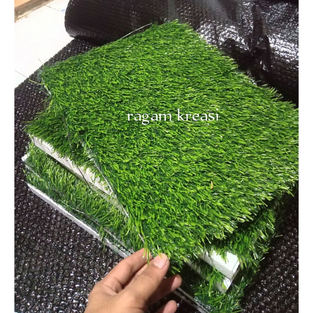 Rumput sintetis dan Styrofoam untuk alas hantaran