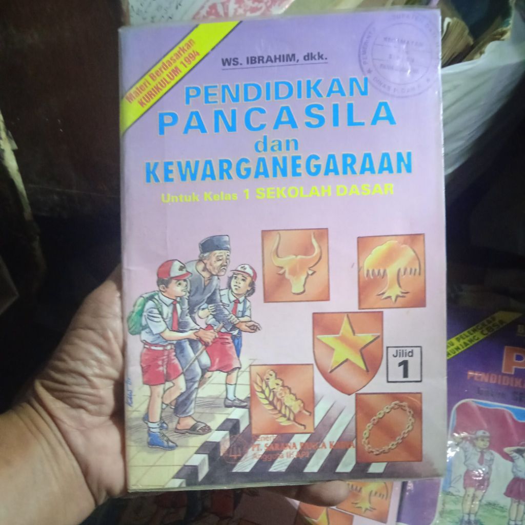 buku Pendidikan Pancasila dan kewarganegaraan untuk kelas 1 SD, buku original jadul