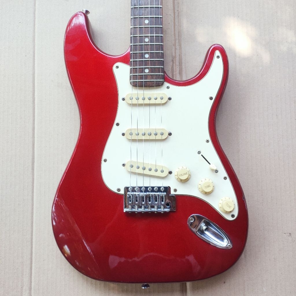 GITAR BEKAS / GITAR SECOND / GITAR LISTRIK BEKAS / GITAR LISTRIK SECOND