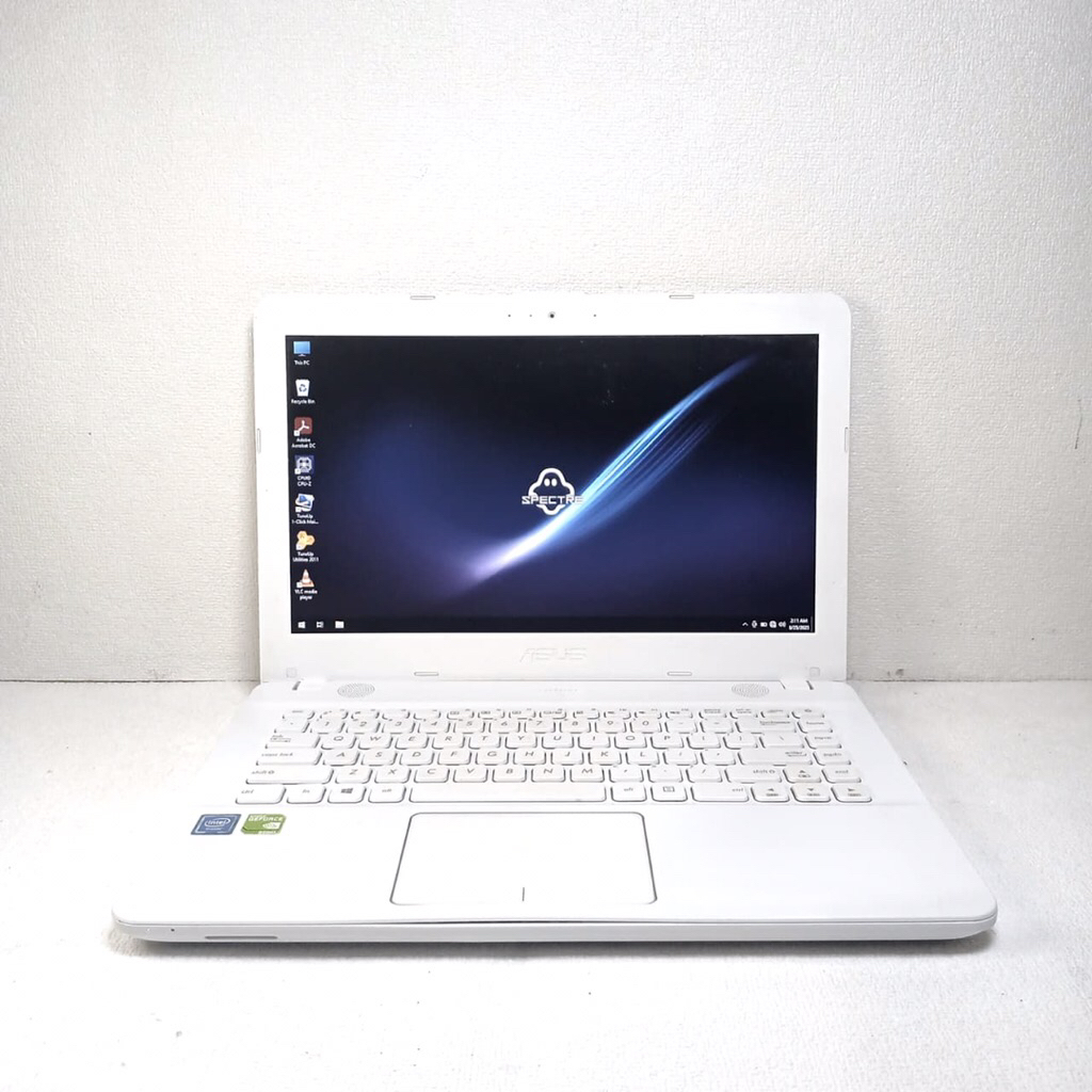 Laptop Asus X441. Core i3 gen6. Ram 8GB SSD 256GB. 14 inch. Mulus. Windows 10.