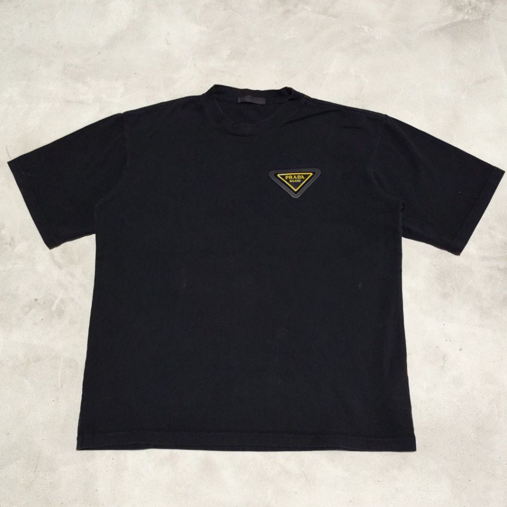 Baju kaos pria prada  logo rubber hitam