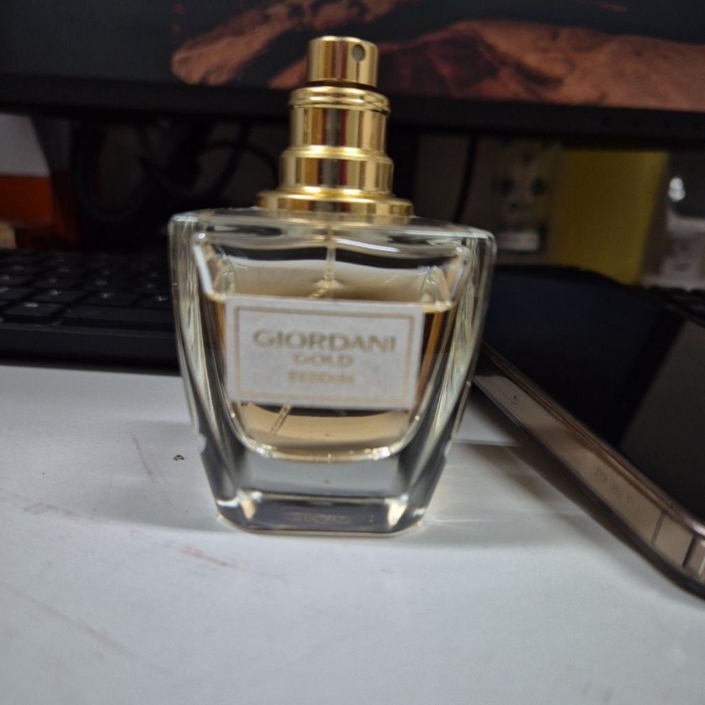 Parfum Giordani split