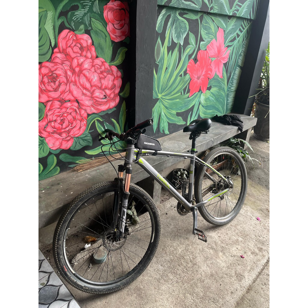 sepeda THRILL, fork Venom air,  shifter Altus 3/9speed rem hidrolik shimano sfroket shimano  rd shim